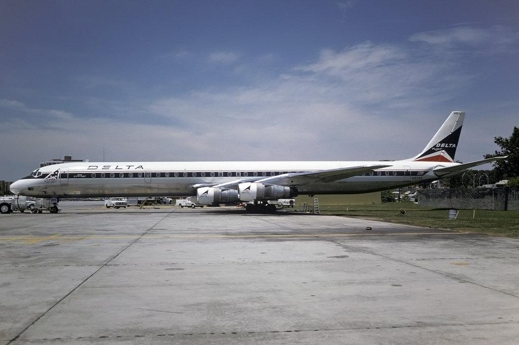 もうすぐ終了9/6までAC Douglas DC-8-30 KLM 1:200 McDonnell Douglas DC-9-30 KLM Mach2 -GP112KLM