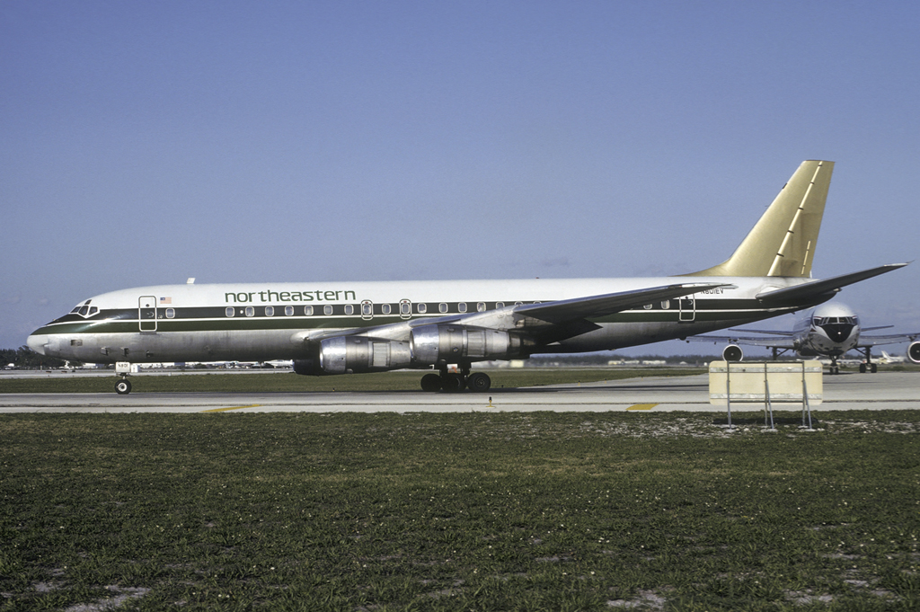 もうすぐ終了9/6までAC Douglas DC-8-30 KLM 1:200 hqdefault.jpg